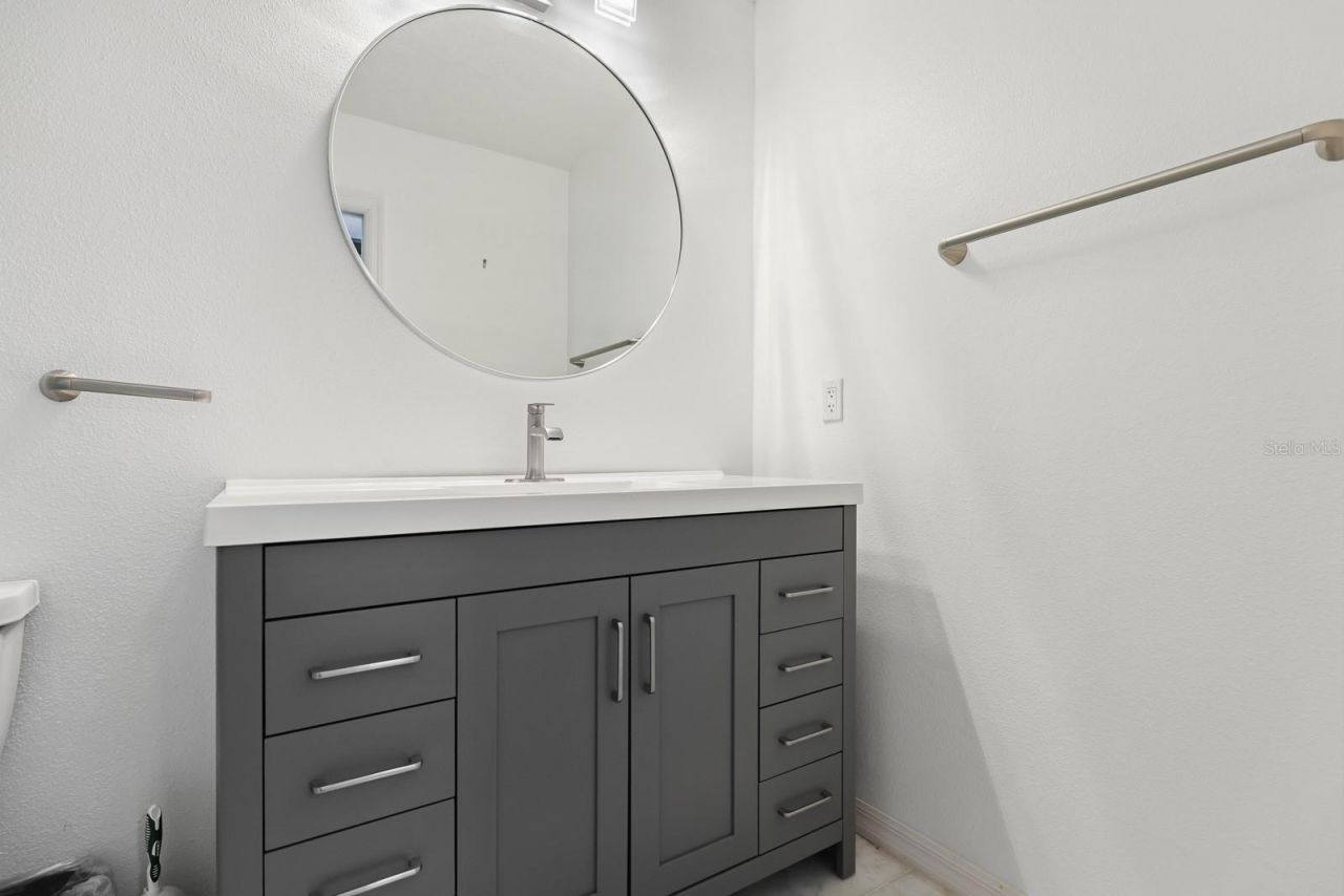 5208 Laurel Pointe Drive , Valrico, FL 33596 Photo