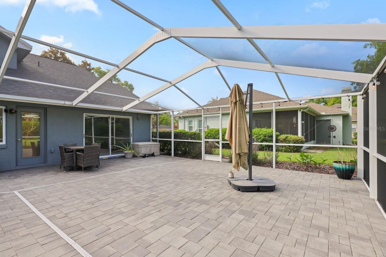 5208 Laurel Pointe Drive , Valrico, FL 33596 Photo