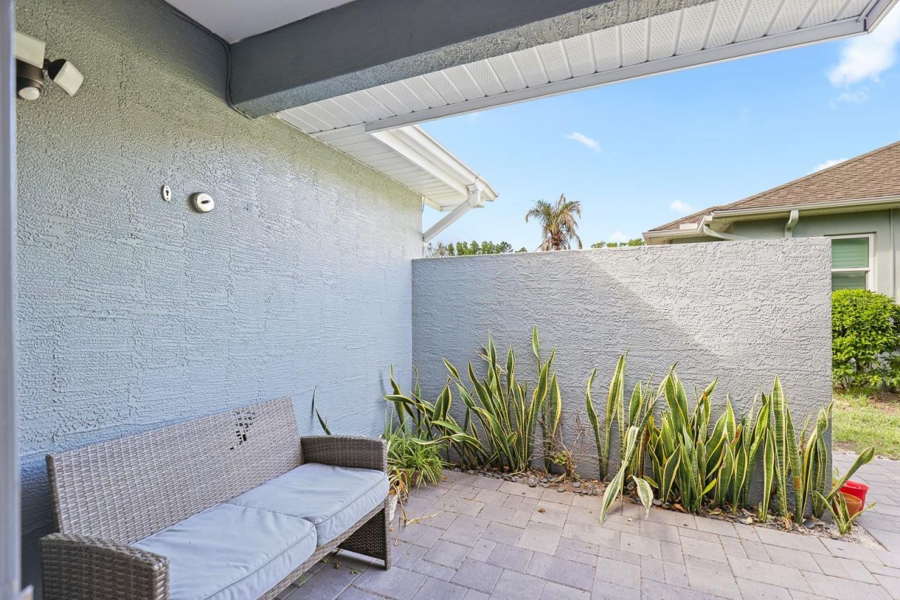 5208 Laurel Pointe Drive , Valrico, FL 33596 Photo