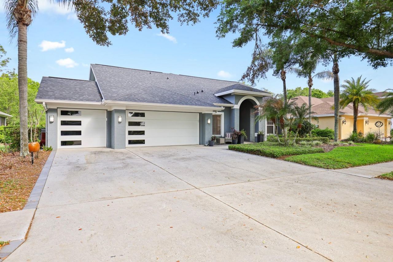 5208 Laurel Pointe Drive , Valrico, FL 33596 Photo