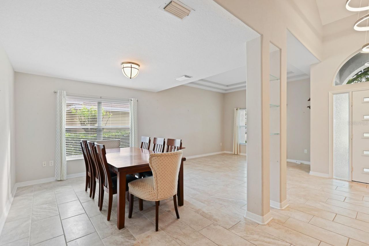 5208 Laurel Pointe Drive , Valrico, FL 33596 Photo