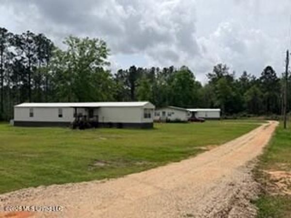 1076 W Union Road, Carriere, MS 39426