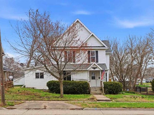 730 S Iowa Ave, Washington, IA 52353