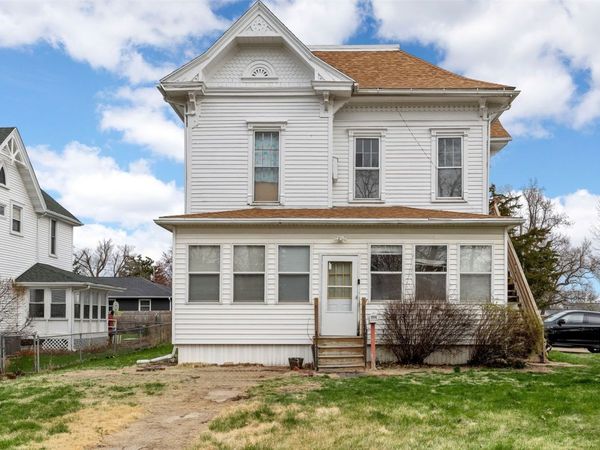 1990 8th Avenue , Marion, IA 52302