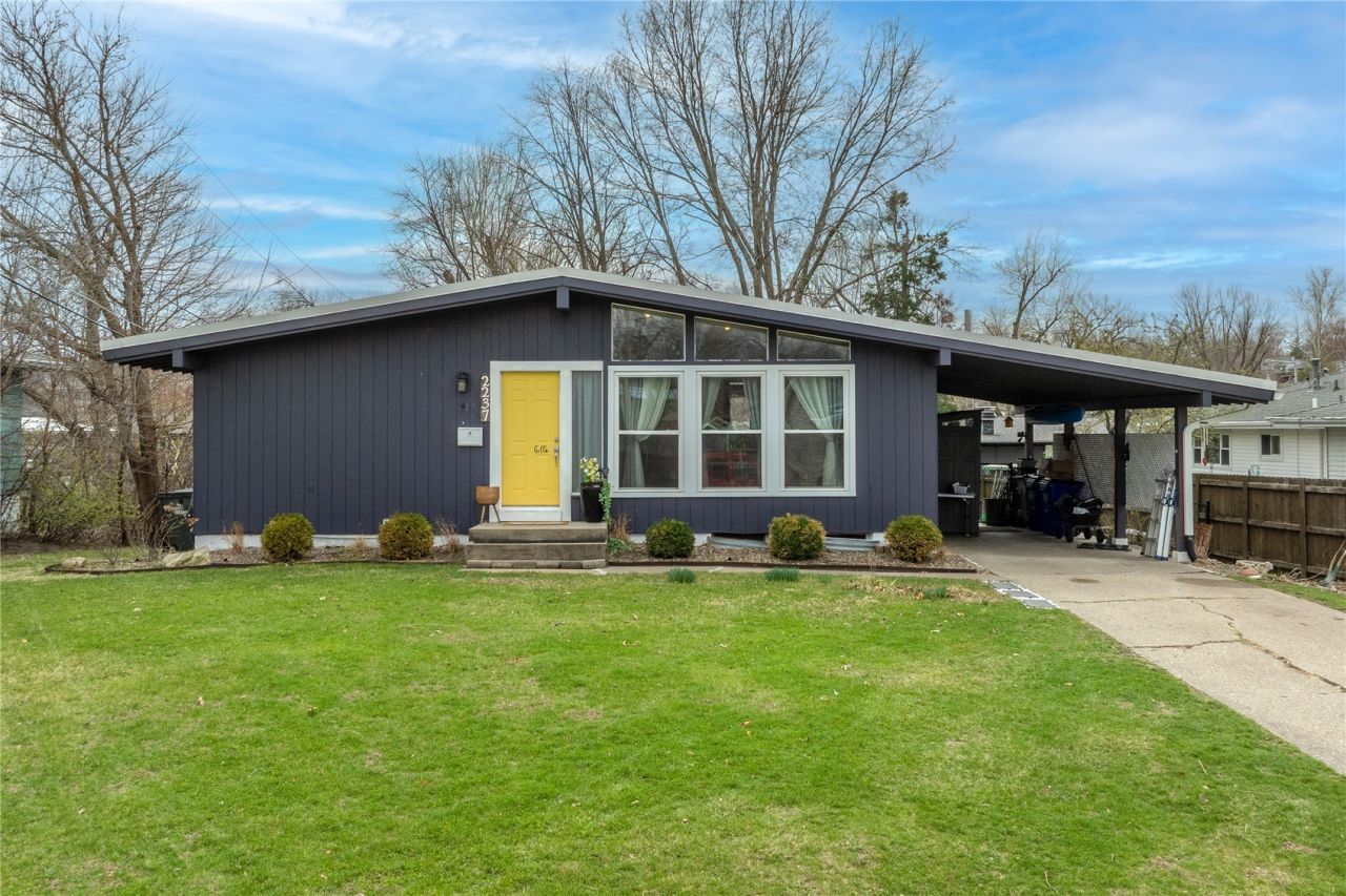 2237 Evergreen Street Ne, Cedar Rapids, IA 52402 Main Photo
