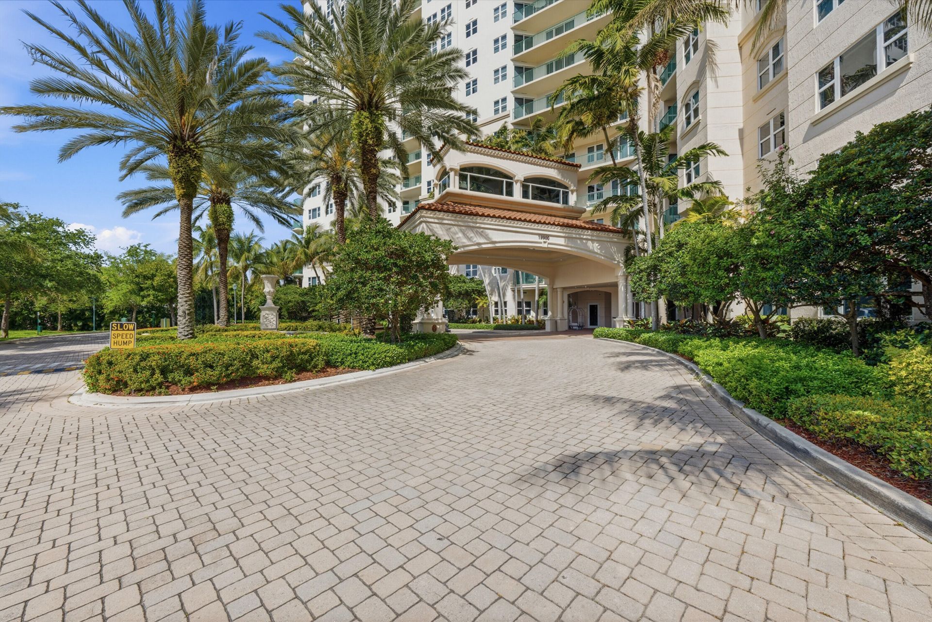 19900 E Country Club Drive, Unit 1101, Aventura, FL 33180 Photo