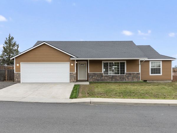 717 SE Cross Lane, Madras, OR 97741