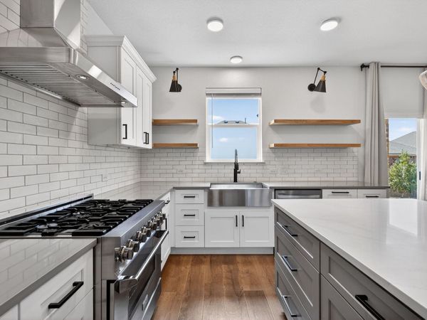 1820 Stinnett DR, Leander, TX 78641