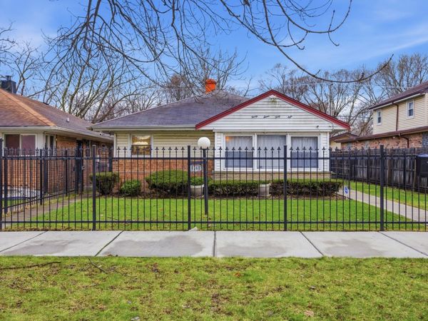 9748 S Van Vlissingen Road, Chicago, IL 60617