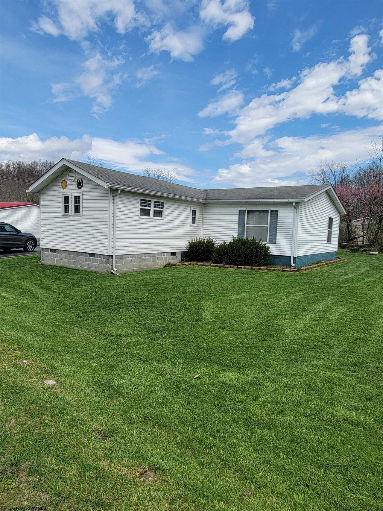 42 Gate Lane, Elkins, WV 26241 Main Photo