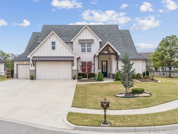 7201 N Hawthorne Lane, Owasso, OK 74055