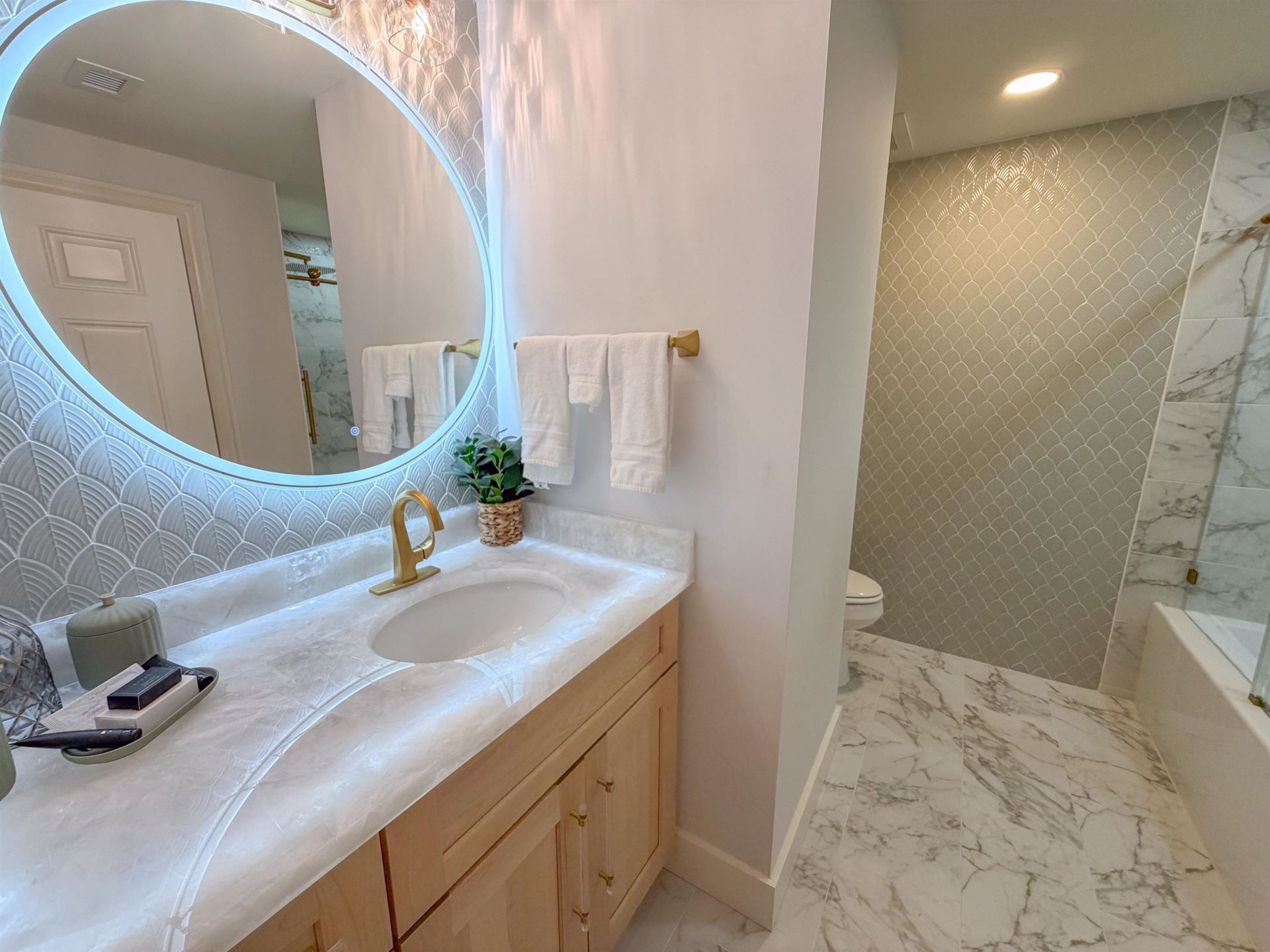 9994 Beach Club Dr. Photo 45