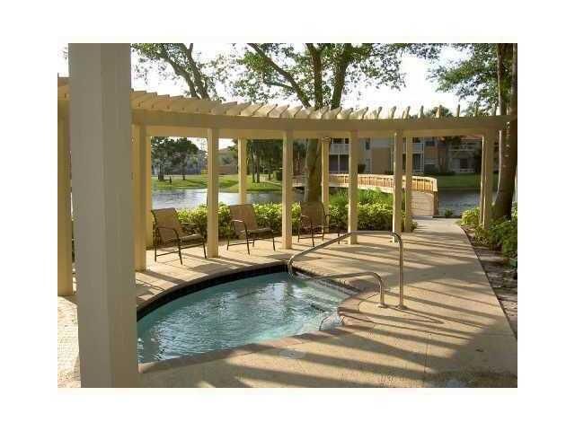 4879 Via Palm Lakes, Unit 608, West Palm Beach, FL 33417 Photo