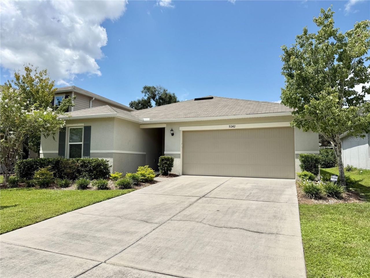 9242 Freedom Hill Dr, Seffner, FL 33584 Main Photo