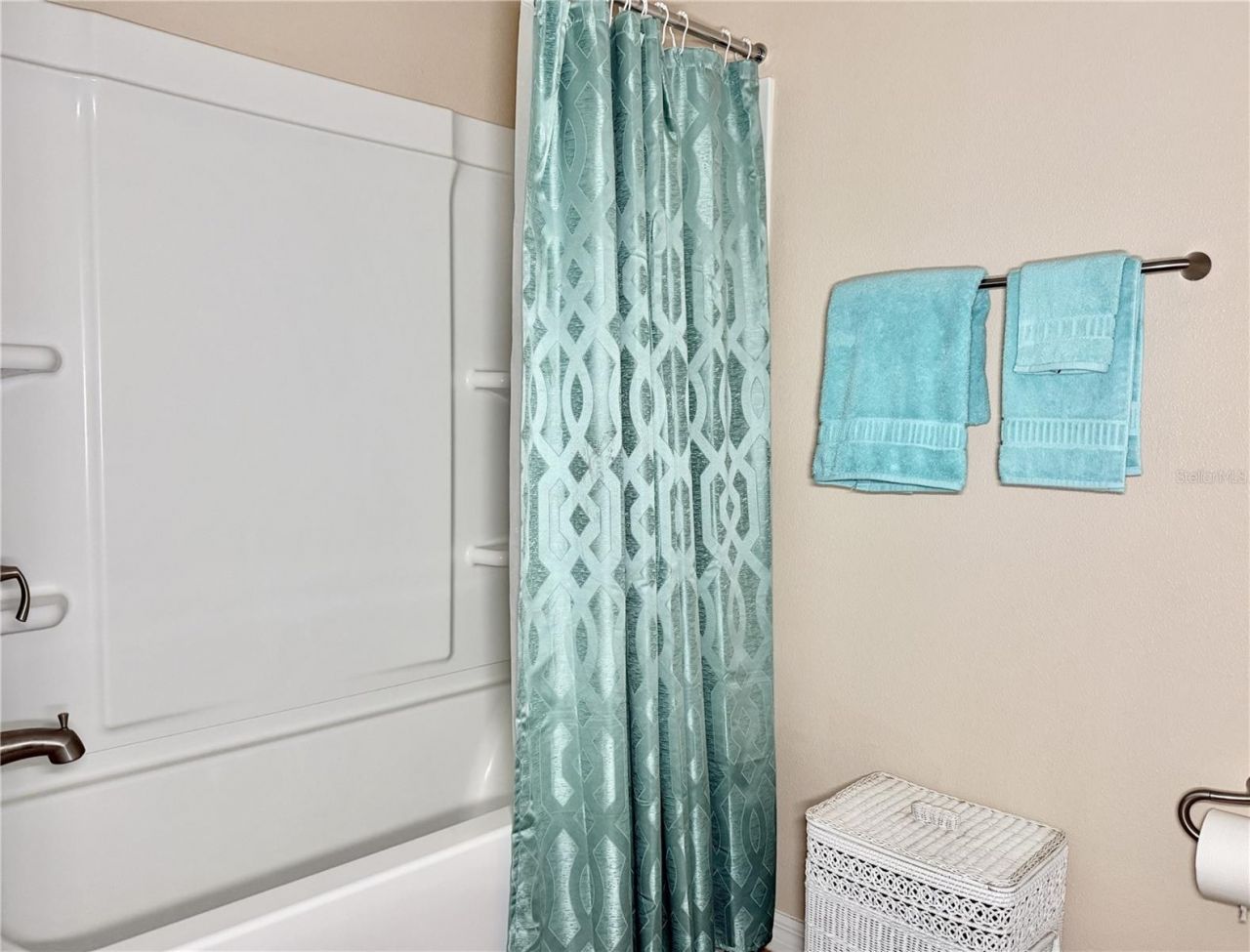 9242 Freedom Hill Dr, Seffner, FL 33584 Photo