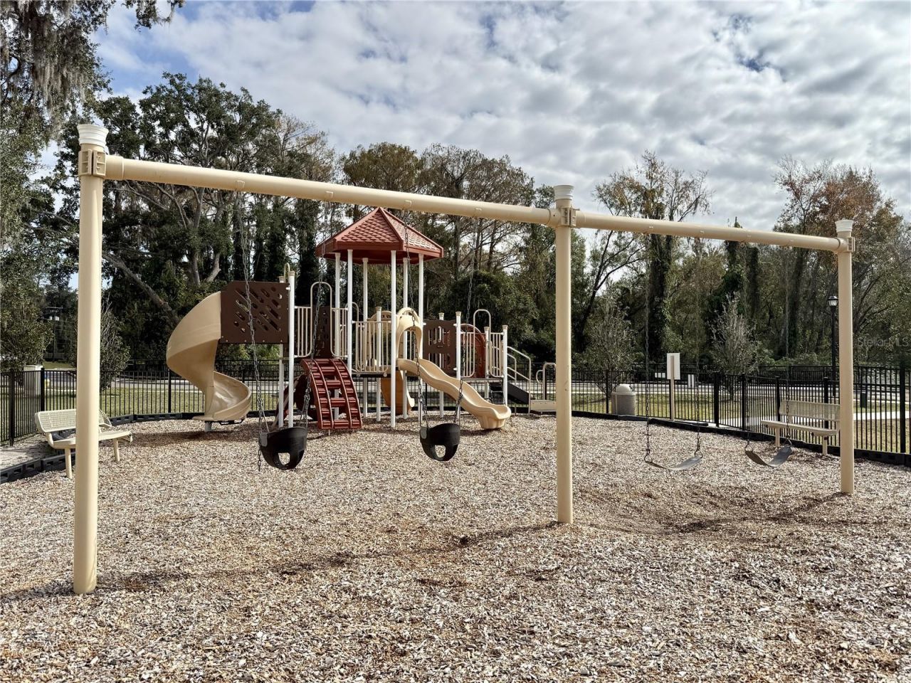 9242 Freedom Hill Dr, Seffner, FL 33584 Photo