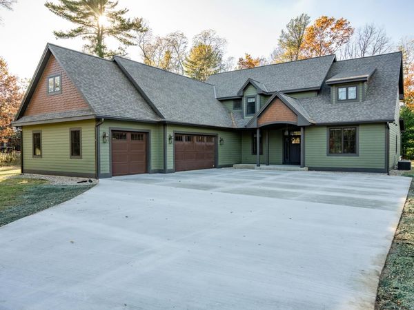 N7825 N Cherokee Circle, New Lisbon, WI 53950