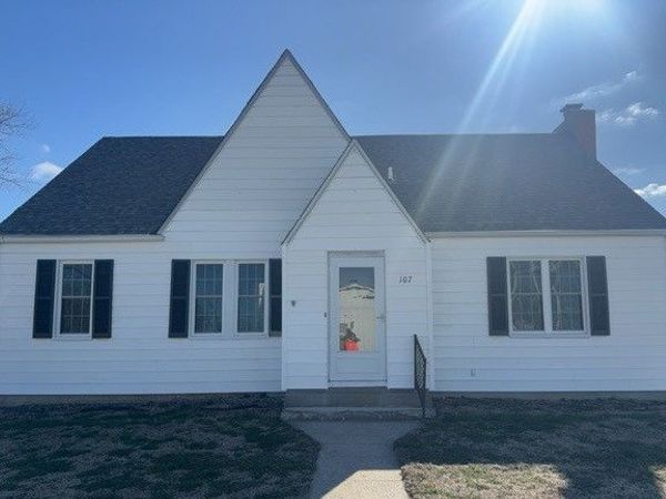 107 N 3rd Street , Irvington, IL 62848