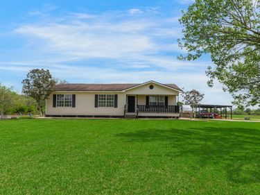 5117 Claude Viator Road , New Iberia, LA 70560