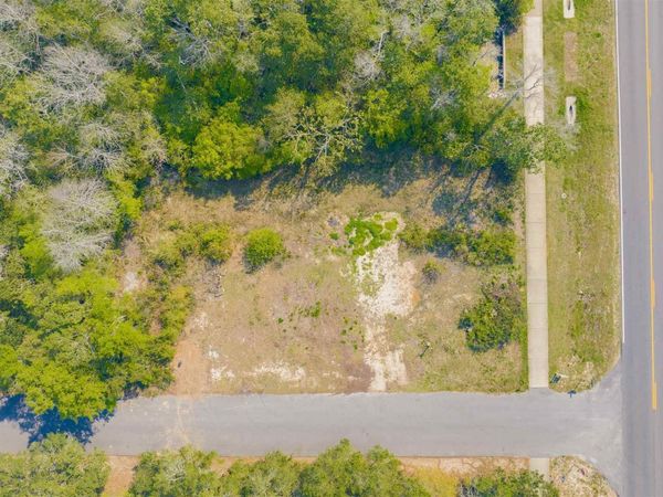 2900 Sandpiper Cv, Navarre, FL 32566