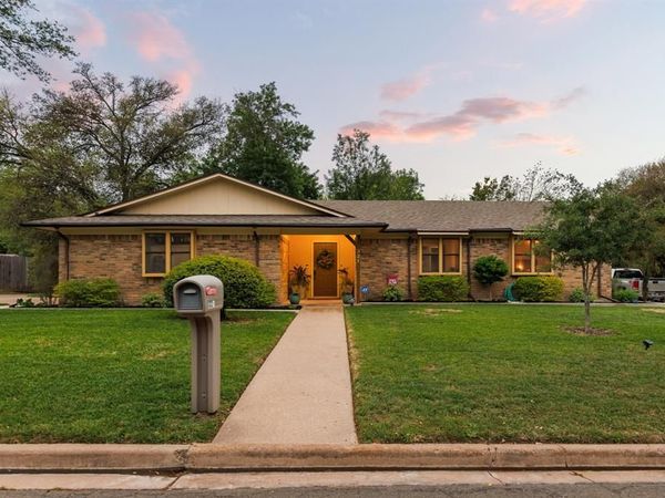 321 Oklahoma Avenue, Hewitt, TX 76643