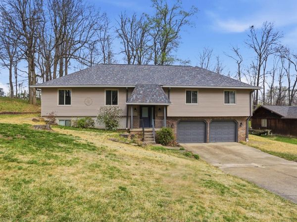 5122 Woodridge Drive, Newburgh, IN 47630