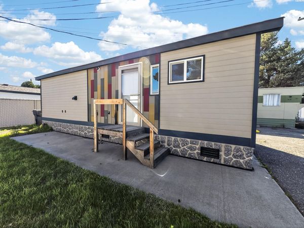 8 Royalty Lane, West Richland, WA 99353