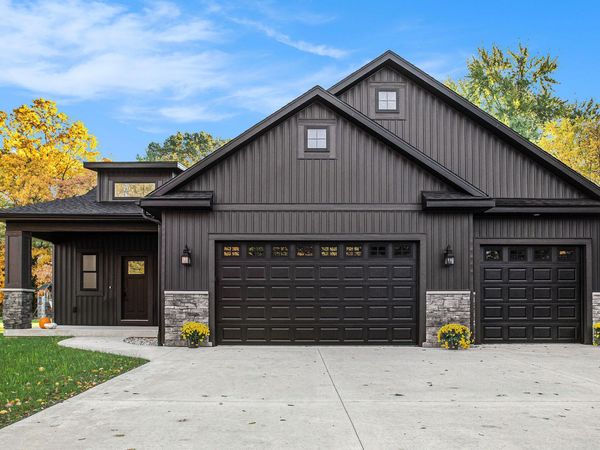 8060 Hunters Crossing, Kalamazoo, MI 49009