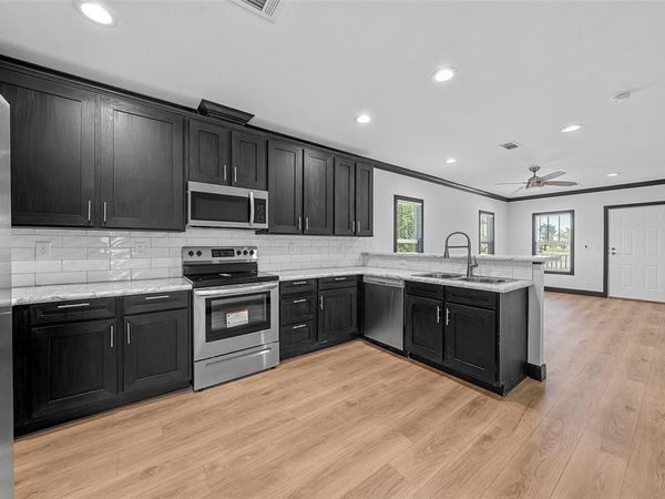 202 N 6th Street, Mount Calm, TX 76673