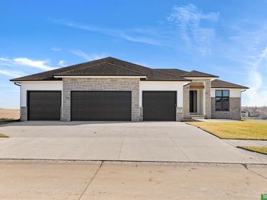 10705 S 219th Avenue , Gretna, NE 68028