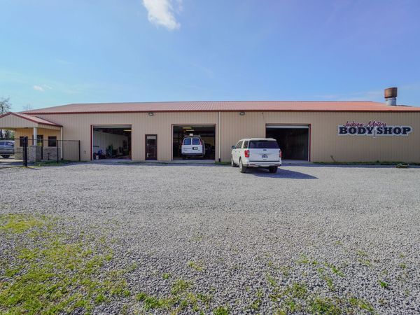 63 Oakdale Rd, Westmoreland, TN 37186