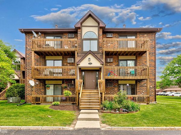 439 Berkshire Drive, Unit 36, Crystal Lake, IL 60014