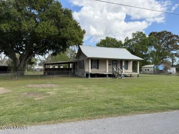 214 N Suire Street , Erath, LA 70533
