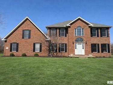 1100 HILLCREST Drive, Washington, IL 61571