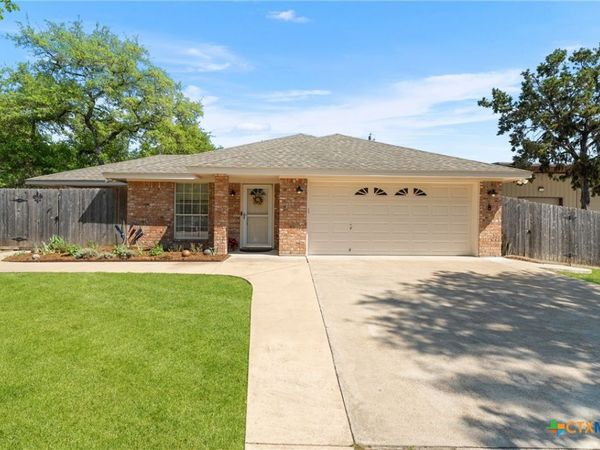 8 Hawthorn Court , Belton, TX 76513