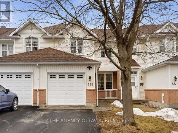 555 Aberfoyle Circle, Ottawa, ON K2K3R4