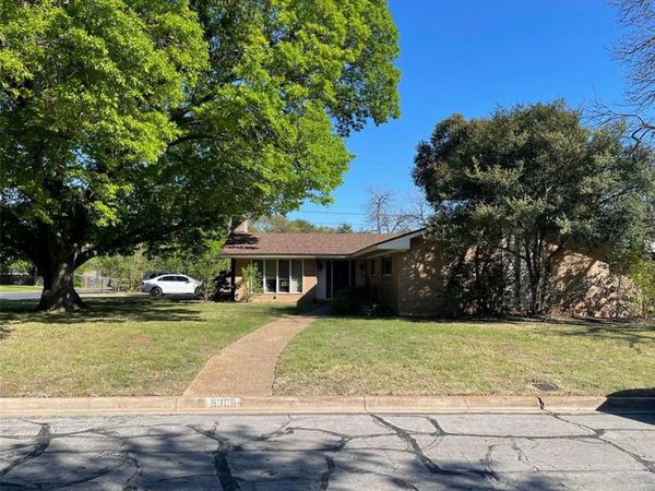 5300 Lake Crest Drive, Waco, TX 76710