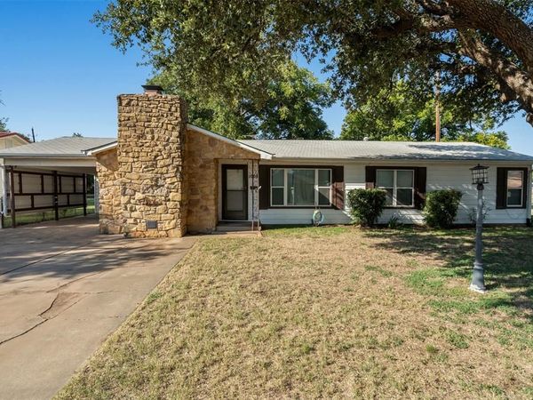 1008 W Hamilton Street, Olney, TX 76374