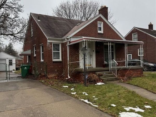 15050 Camden Avenue, Eastpointe, MI 48021