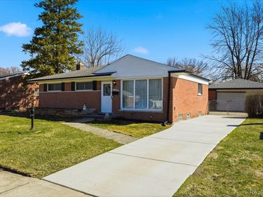 35942 Sherborne Drive, Clinton Twp, MI 48035
