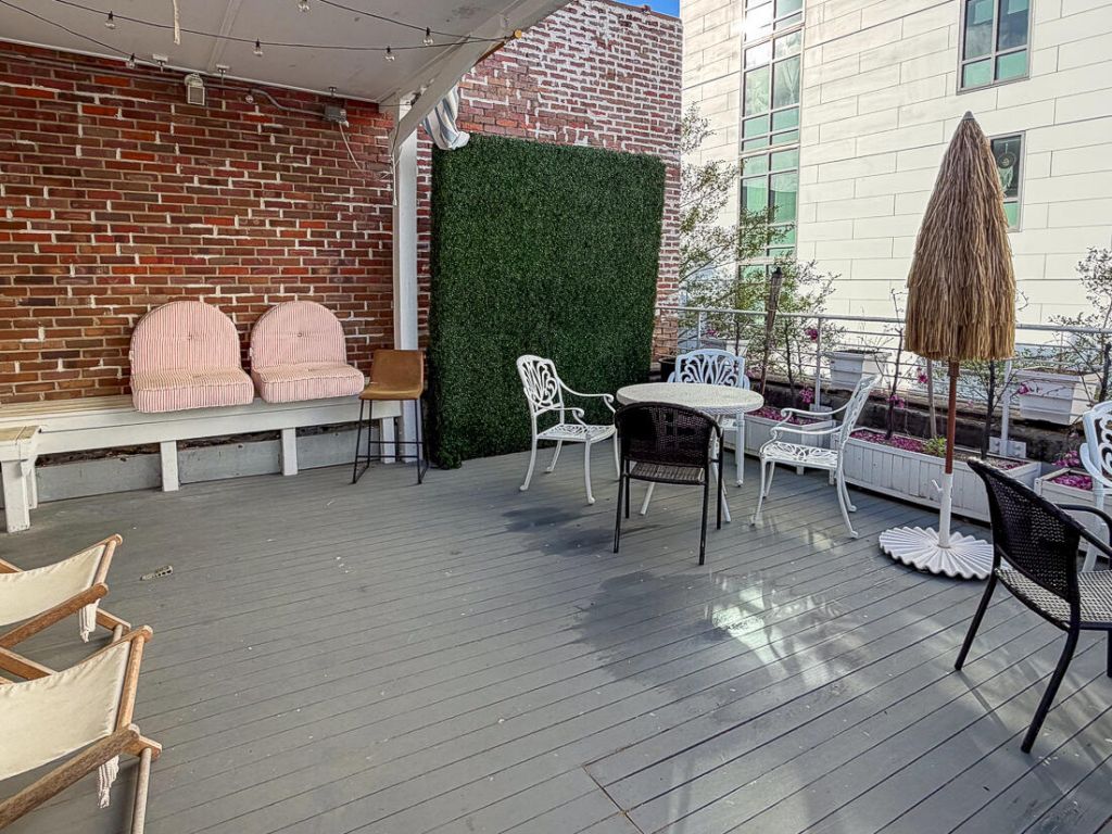 345 King Street Photo 24