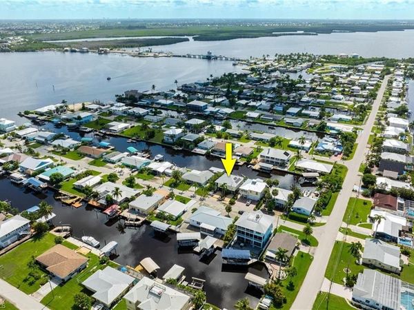 2761 Geary ST, MATLACHA, FL 33993
