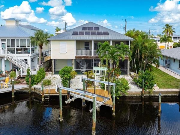 2761 Geary ST, MATLACHA, FL 33993