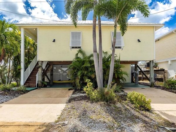 2761 Geary ST, MATLACHA, FL 33993