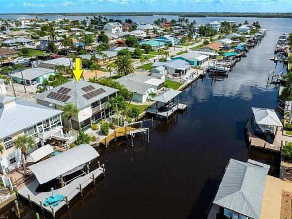 2761 Geary ST, MATLACHA, FL 33993