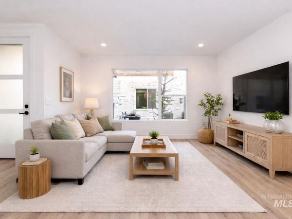 752 S Calhoun, Star, ID 83669