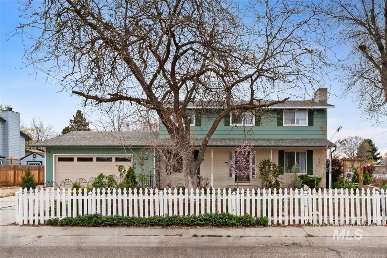 1114 NW 11th St, Meridian, ID 83642 Main Photo