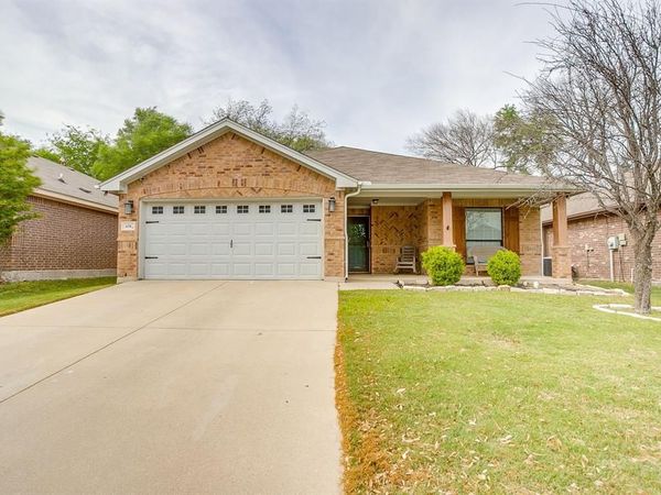 636 Clearbrook Street, Azle, TX 76020