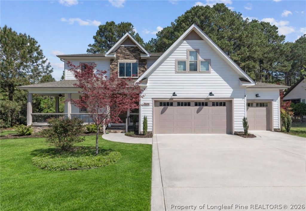 190 Devon Circle, Aberdeen, NC 28315 Main Photo