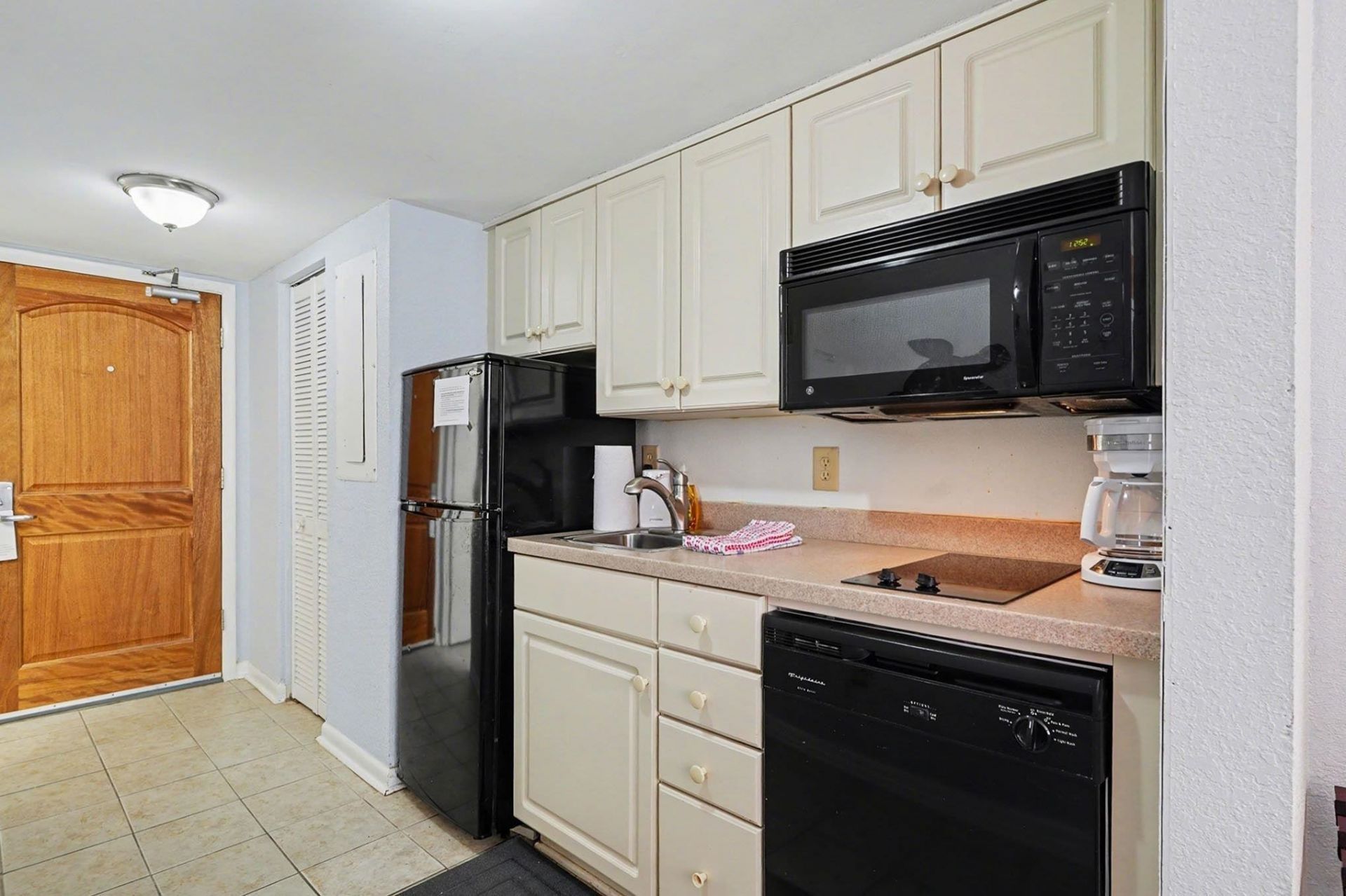 9550 Shore Dr.  Photo 4